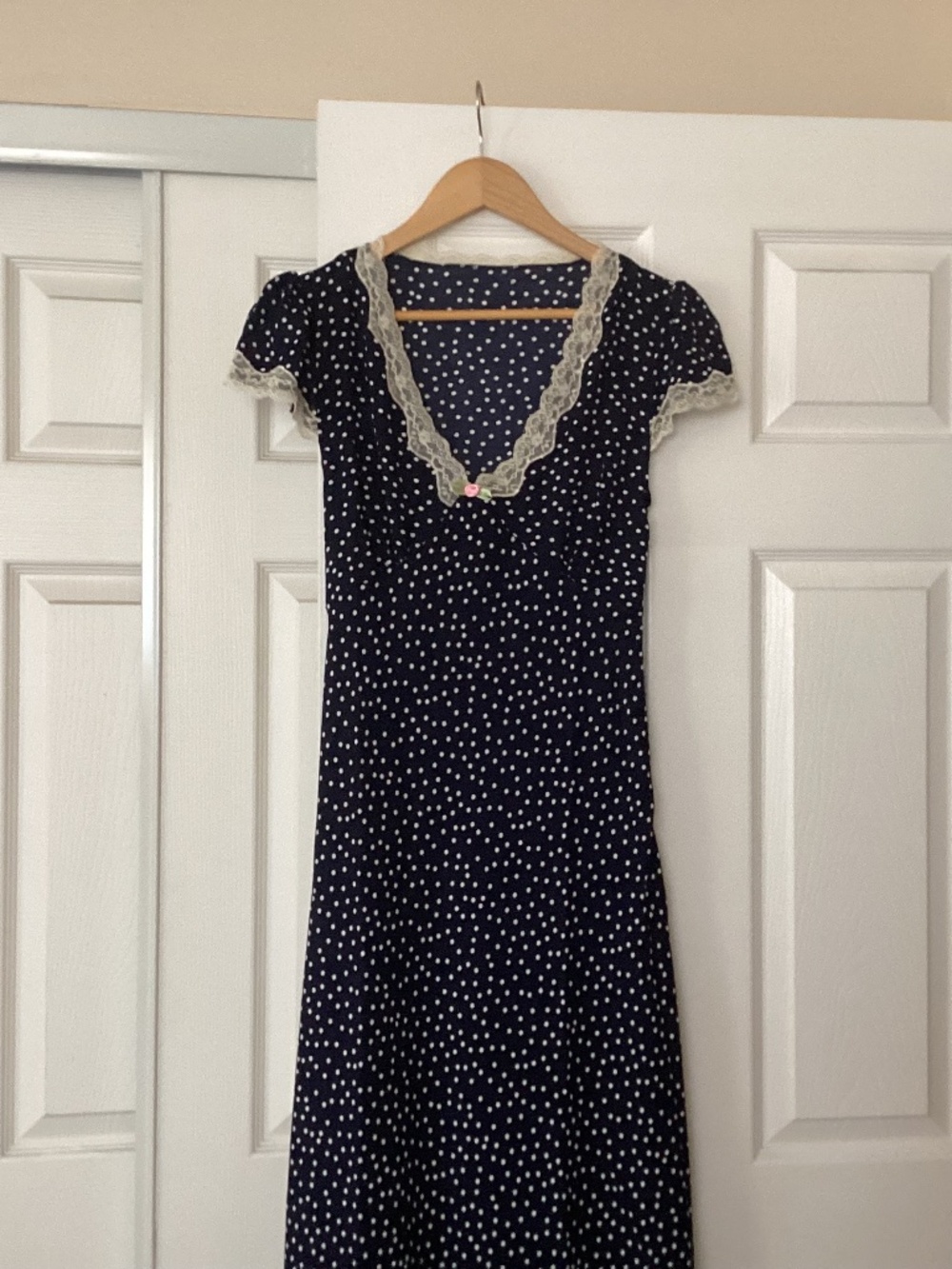 Navy blue polka dot midi dress w/adorable rose bud